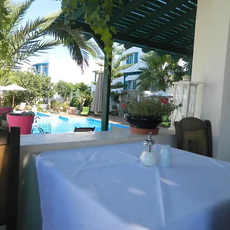 Ξενοδοχείο με διαμερίσματα ιωάννα 4*