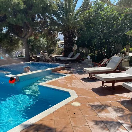 Ξενοδοχείο με διαμερίσματα ιωάννα 4*